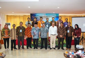 Kepala Biro Administrasi Perekonomian dan SDA Setda Provinsi Bengkulu Anzori Foto Bersama Pengurus Perkindo Provinsi Bengkulu
