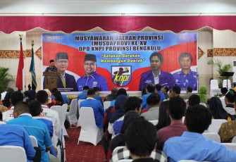 Asisten I Setda Provinsi Bengkulu Hamka Sabri saat membuka Musdaprov Ke XV DPD Komite Nasional Pemuda Indonesia (KNPI) Provinsi Bengkulu.