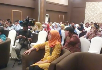Sosialisasi kepatuhan perizinan kepada para pengusaha di Hotel Santika, Kamis (5/4/2018)