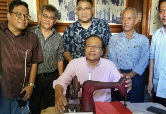 Rizal Ramli saat berkunjung ke rumah kediaman Fatmawati, foto (rmolbengkulu.com)