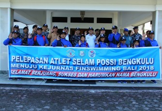 Pelepasan keberangkatan Kontingen Altet Selam (Finswimming) Bumi Rafflesia, di Pelataran VIP Bandara Fatmawati Soekarno.