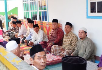 Masyarakat Lembak Panorama saat melaksanakan doa arwah menyambut Bulan Ramadhan