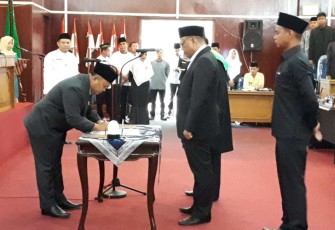 Rapat Paripurna Istimewa Pengucapan Sumpah Janji Steven Nawahir di Kantor DPRD Kota Bengkulu, Bentiring, Senin (28/5/2018).