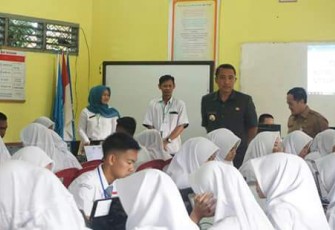 Pj.Walikota Lubuklinggau saat memantau langsung UNBK