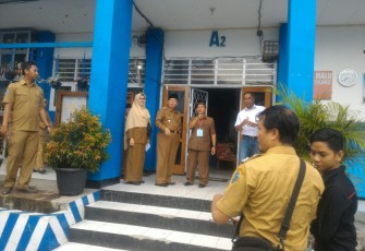 Pj Wali Kota Bengkulu Budiman Ismaun Melakukan sidak ke SMPN 1 Kota Bengkulu