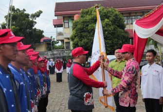 Asisten III melepas Kontingen PMI untuk mengikuti Temu Karya Relawan tingkat Nasional IV di Purwakarta Jawa Barat.
