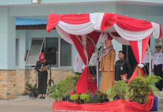 Asisten II bidang Perekonomian dan Pembangunan Yuliswani menjadi Pembina Upacara pada peringatan Hari Perhubungan Nasional