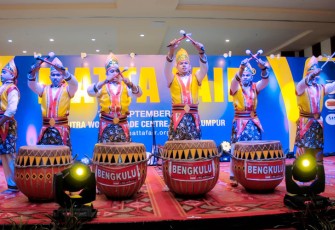 Penampilan Hari Kedua, musik dhol di Matta Fair 2018 yang berlangsung di Stage Performance Hall 1 PWTC Kuala Lumpur.