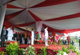 Bupati Bengkulu Tengah Dr. H. Ferry Ramli, SH, MH Pimpin Upacara Peringatan HUT RI Ke-73