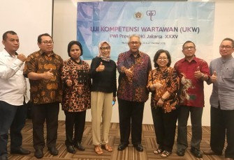 Fota bersama acara penutupan UKW ke-35, di Hotel Merlynn Park Jakarta, Sabtu (27/10).