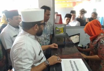 Wali Kota Helmi Hasan Launching Tapping Box di Restoran Siantar Sea Food Penurunan Ratu Samban Kota Bengkulu.
