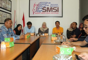 Kunjungan Kabag Humas dan Protokol Sri Hartika Bersama Diskominfo Provinsi Kekantor SMSI Bengkulu