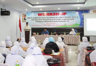 Plt Gubernur membuka dan memberikan sambutan Workshop Implementasi Kurikulum Paud 2013 Dengan Pendekatan Capaian Perkembangan Paud Islam Terpadu.
