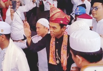 Ustaz Abdul Somad (UAS) diantara ribuan jemaah