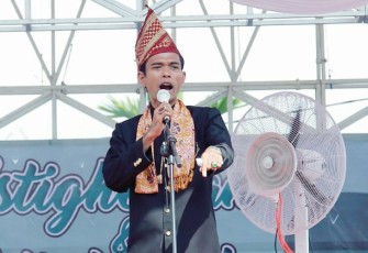 Ustaz Abdul Somad (UAS) saat memberikan tausyiah dihadapan ribuan jamaah di Bengkulu, Senin (05/11)