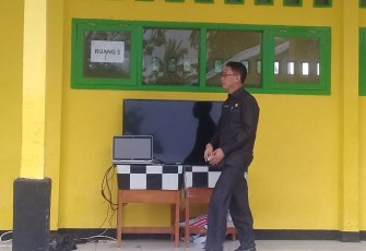 Sekda Kaur saat memantau jalannya tes cpns