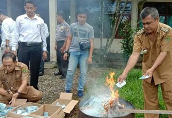 Bengkulu Selatan Musnahkan 10.200 Keping E-KTP Invalid