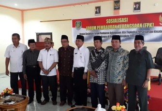 Kepala Badan Kesbangpol Bengkulu Tengah Ayatul Muhtadin Foto Bersama 