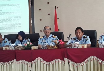 Kepala Kantor wilayah Kemenkumham Provinsi Bengkulu Ilham Djaya saat melakukan Konferensi Pers 