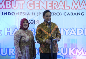 GM PT Pelindo II Bengkulu yang baru Nurkholis Lukman beserta istri.