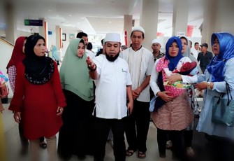 Walikota Berangkatkan Bayi Kelainan Jantung dan Penderita Gagal Ginjal ke Jakarta