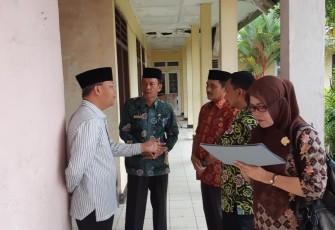 Mengecek bangunan yang rencananya menjadi Lokasi Kantor Dinas Pertanian