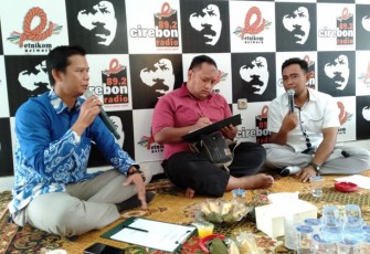 Diskusi bertajuk "Sukseskan Pileg, Pilpres 2019 dengan Damai dan Bisa," di Cirebon Radio, Kamis (24/01/2019).