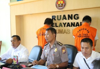 Kabid Humas Polda Bengkulu AKBP. Sudarno, S, Sos, MH saat melakukan Press Conference di Ruang Bid Humas Polda Bengkulu, Kamis, (31/01/2019).