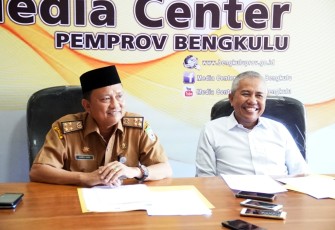 Asisten I Setda Provinsi Bengkulu Hamka Sabri melakukan Konferensi Pers terkait Lelang Terbuka Eselon II di lingkungan pemprov Bengkulu