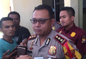 Kapolres Bengkulu AKBP Prianggodo Heru Kun Prasetyo saat diwawancarai awak media