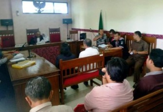 Sidang Praperadilan Dimenangkan PT BMQ Karyawan BMQ Sujud Syukur