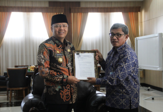Penyerahan Hasil Pengawasan Tahun 2018 kepada Gubernur Bengkulu