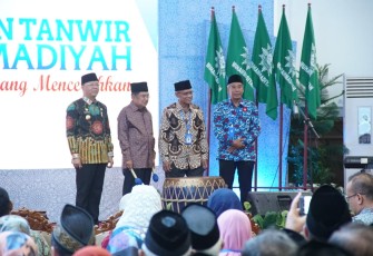 Wakil Presiden RI Jusuf Kalla bersama Gubernur Bengkulu Rohidin Mersyah resmi menutup Tanwir Muhammadiyah.