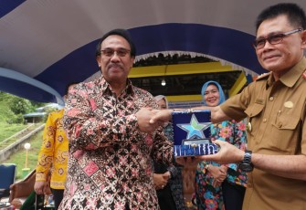 Asisten I Setda Bengkulu Selatan Yunizar Hasan MAP Dan Kepala Pusat Pengembangan Perpustakaan dan Pengkajian Minat Baca Drs Deni Kurniadi M.Hum