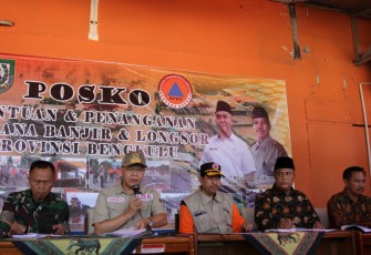 Gubernur berikan keterangan pers terkait penanganan bencana longsor dan banjir Provinsi Bengkulu