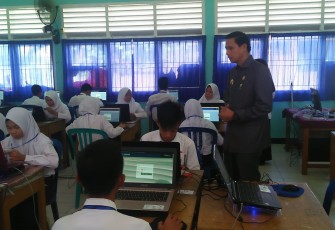 Bupati Kaur Tinjau UNBK Tingkat SMP/MTs