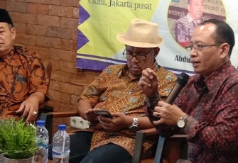 Direktur IPI Karyono Wibowo saat memaparkan masalah polarisasi. (rizal/poskotanews.com)