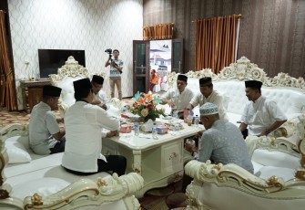 Bupati Gusnan Gelar Buka Bersama di Balai Sekundang Rumdin Bupati Bengkulu Selatan