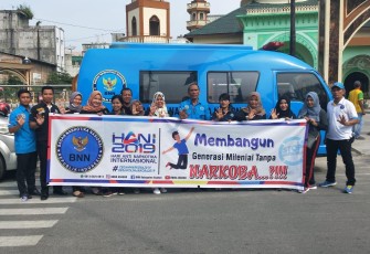 Tim BNN Asahan Bagikan Stiker Dan Brosur Pada Masyarakat 