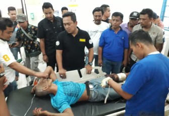 Pelaku pembunuhan saat mendapat perawatan medis