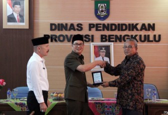 Asisten III Setda Provinsi Bengkulu Gotri Suyanto Buka Lawatan Sejarah Daerah di Provinsi Bengkulu