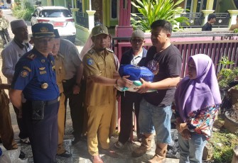 Wakil Wali Kota Bengkulu Dedy Wahyudi Berikan Bantuan Kepada Korban Kebakaran 