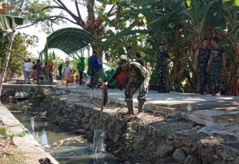 Para Satgas TMMD Yang Peduli Lingkungan