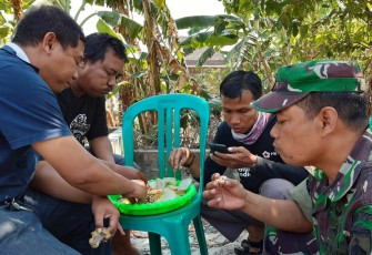 ''Makan Bersama Menambah Keakraban di Lokasi TMMD''