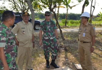 Dandim saat Kunjungan ke Lokasi Pembukaan TMMD Ke 105 didampingi Muspika Kecmatan Suradadi dan Perangkat Desa Jatimulya serta Babinsa Koramil Suradadi