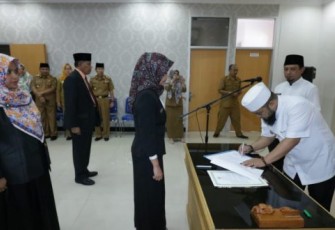 Wali Kota Bengkulu Helmi Hasan Lantik drg Azizah Arifati Sebagai Direktur RSHD Kota Bengkulu 