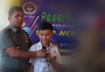 ​Letkol Kav Henry RJ Napitupulu saat bersama peserta didik baru 
