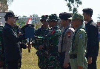Wakil Bupati serahan secara simbolis peralatan pelaksanaan pembangunan TMMD 105 Tegal