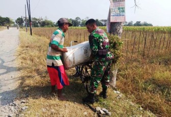 Satgas TMMD Tegal saat membantu warga desa lain yang berdekatan