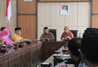 Sekretaris Daerah Provinsi Bengkulu Nopian Andusti Saat Pimpin Rapat Besar Bersama Festival Tabut 2019